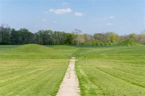 ホープウェル祭祀場の建設：ミシシッピ文化の頂点と、古代アメリカ大陸における巨大建築の謎